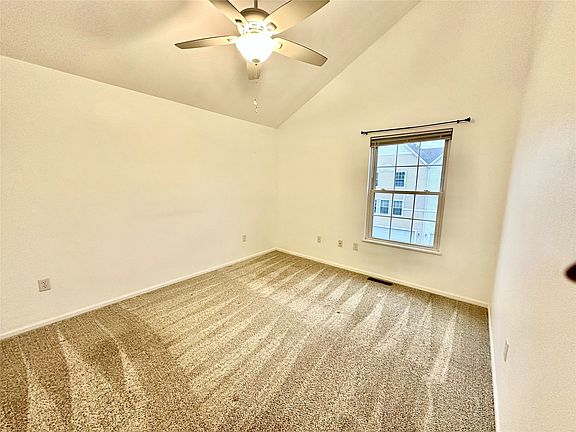 3rd image of 1076 10th Ave NW