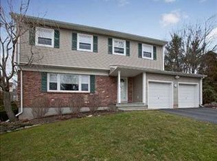 14 Redwood Ct, Nanuet, NY 10954