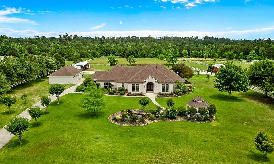 Beautiful 5.71 Acre Home!