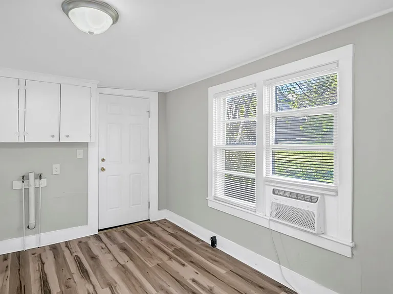 203 Augusta St — Photo 14