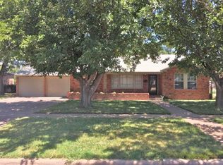 1004 Travis St, Plainview, TX 79072