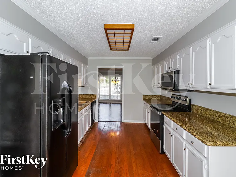 2175 Carrollwood Ln — Photo 7