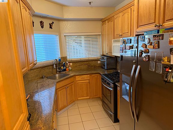 5th image of 3550 Buttonwood Ter APT 111