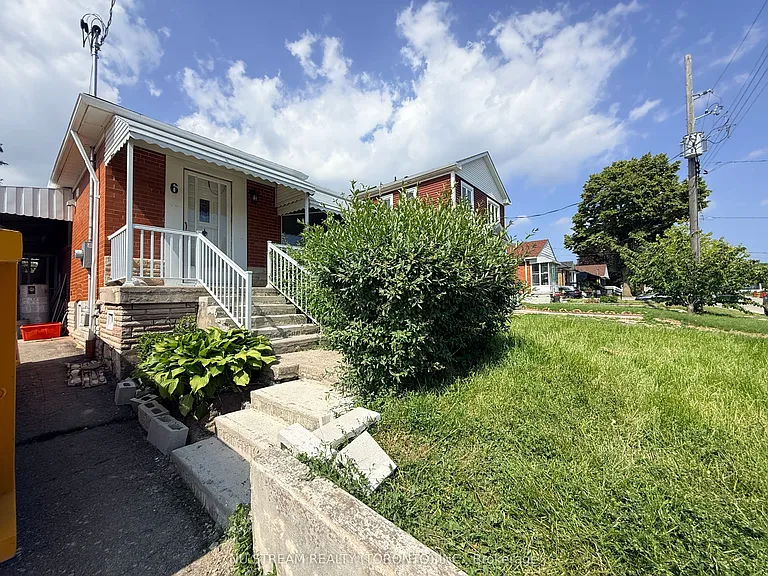 6 Rosemarie Dr #UPPER LEVEL — Photo 1
