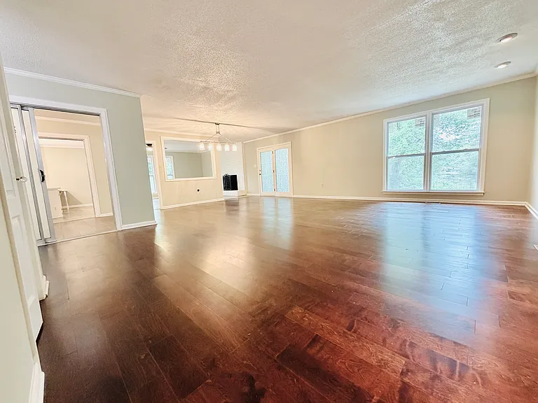 7905 Castleton Ln — Photo 29