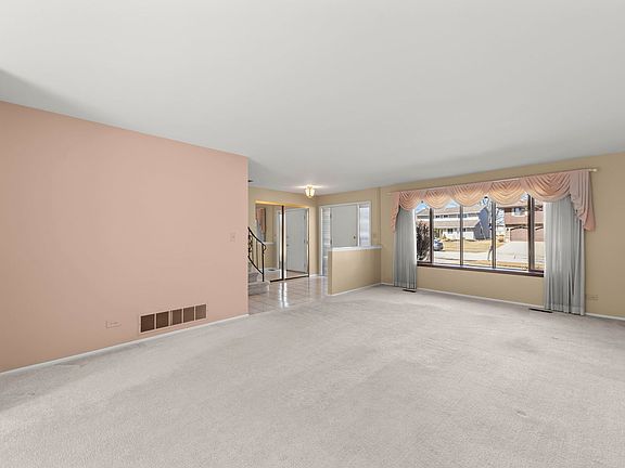 5th image of 190 Bourne Ln