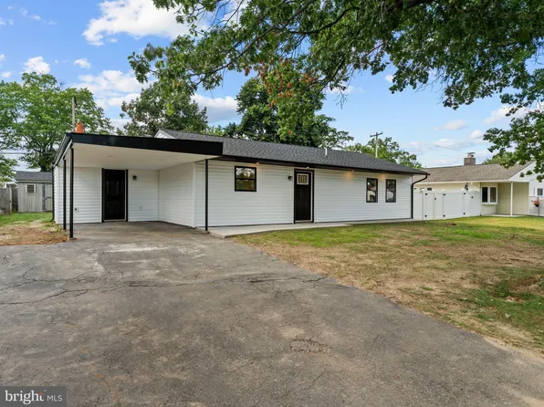 23 Flower Ln, Levittown, PA 19055