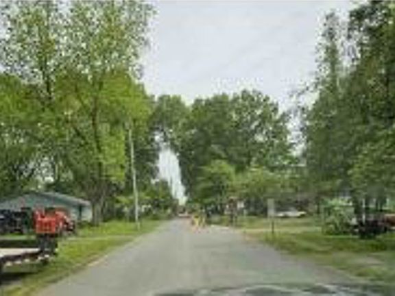 Exterior Neighborhood (street photo)