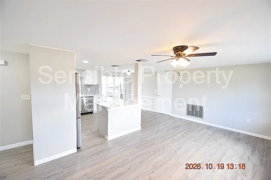 2 bed, 1.5 bath, 1036 sqft, $1,650 — Photo 4