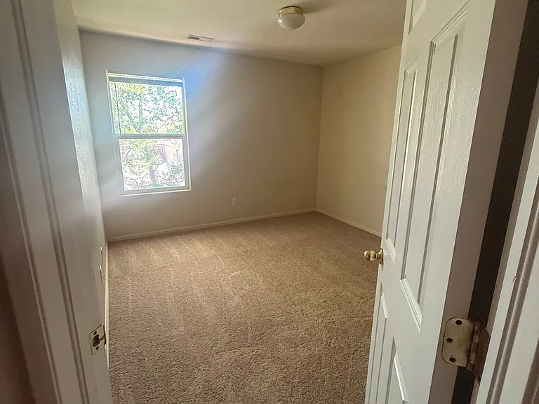 315 Ellers Grv — Photo 4