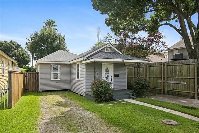 15 Crislaur Ave — Photo 2