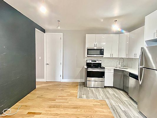 4th image of 830 W 177th St #3HH