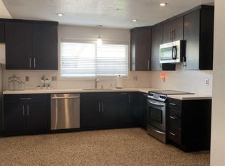 927 Burlwood Ct, Los Banos, CA 93635