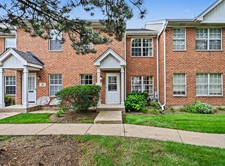 3 Four Seasons Ct, Elmhurst, IL 60126