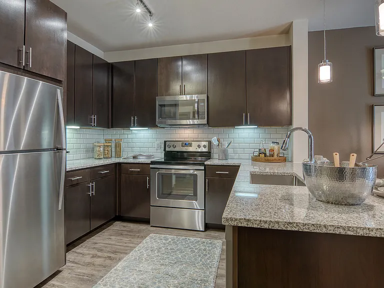 Fifty02 Westover Hills Apartments — Photo 15