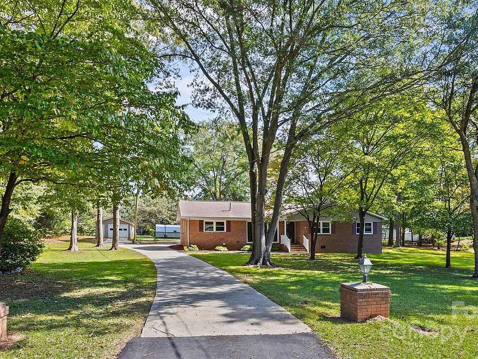 1st image of 1631 Oakdale Dr