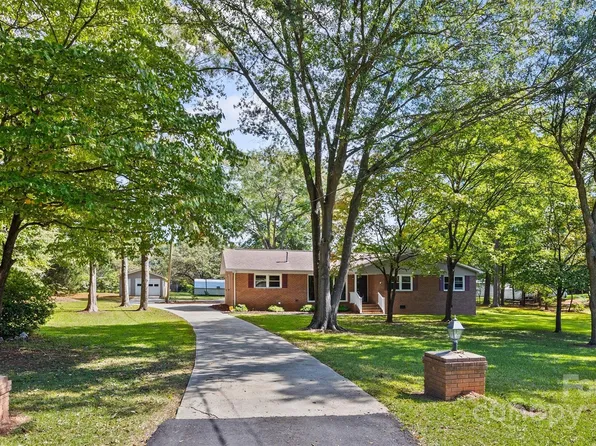 1631 Oakdale Dr, Lancaster, SC 29720