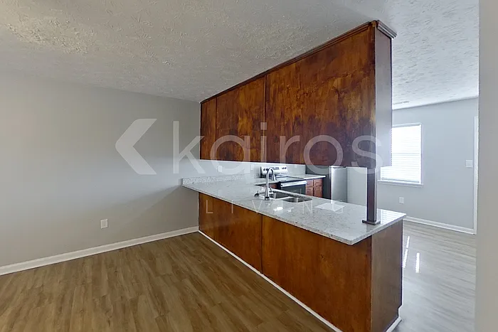 168 Deer Pkwy — Photo 4