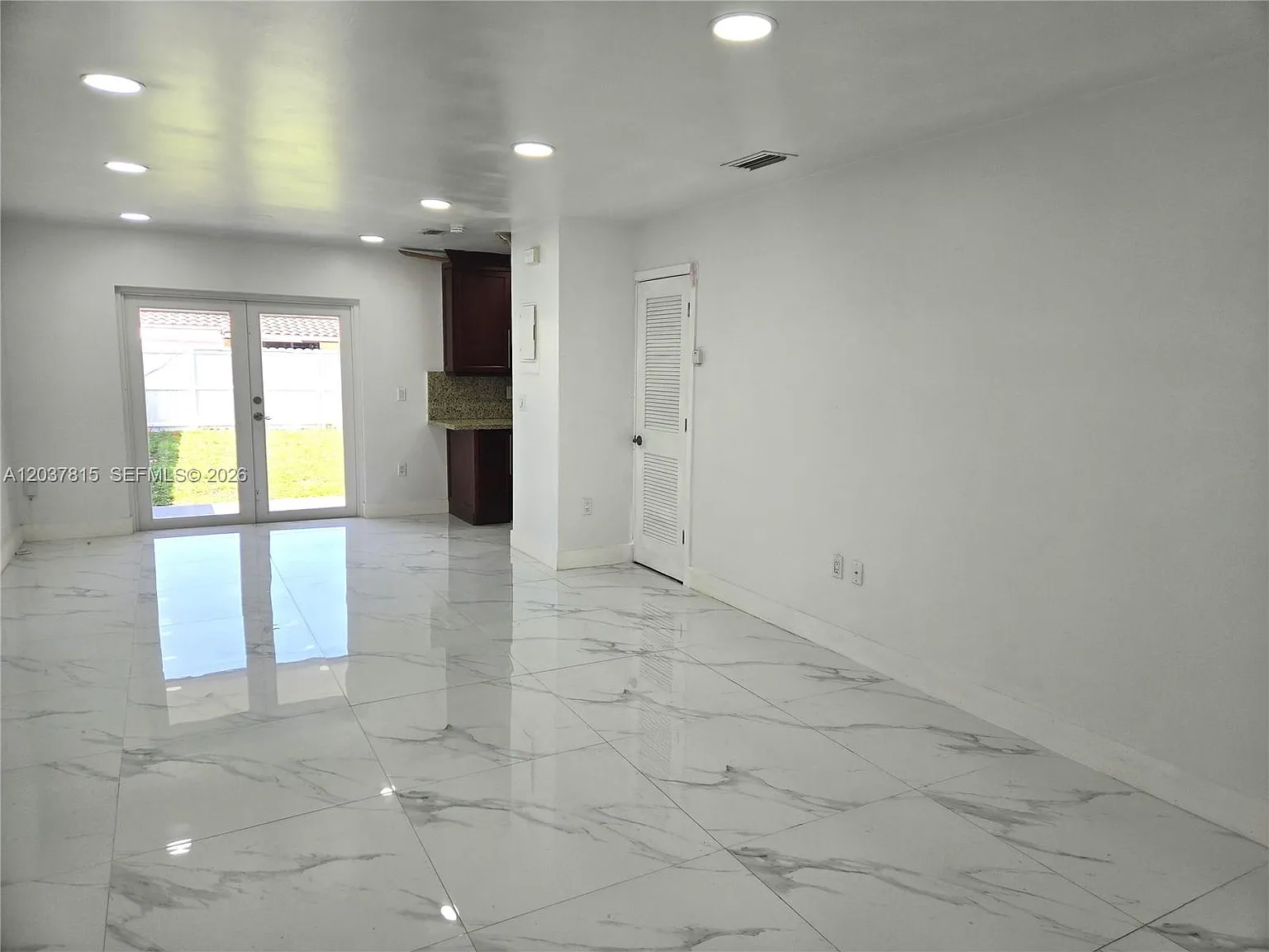 3 bed, 2.0 bath, 1227 sqft, $3,200 — Photo 3