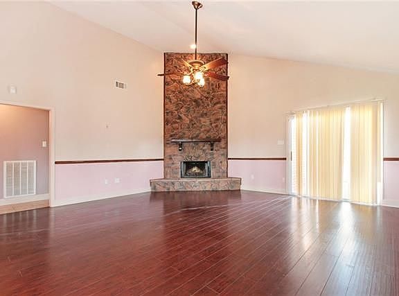 3rd image of 3404 Shannon Dr