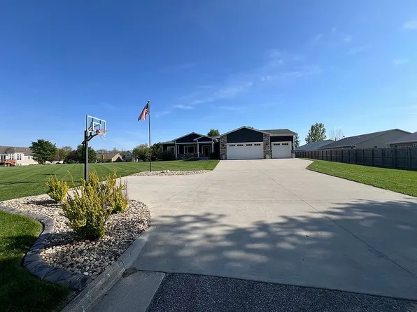 402 Frette Dr, Story City, IA 50248