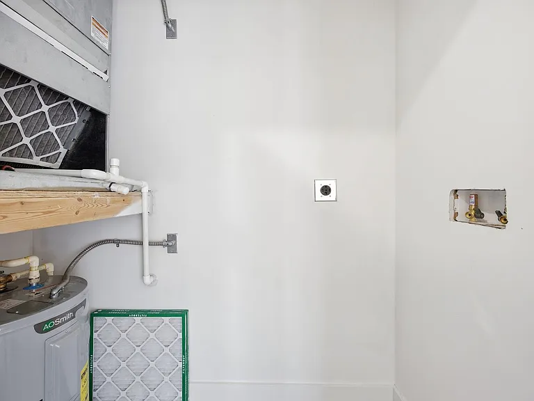 100 N Dewey St — Photo 13