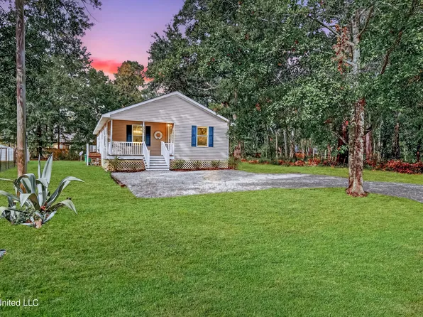 5308 Center St, Ocean Springs, MS 39564