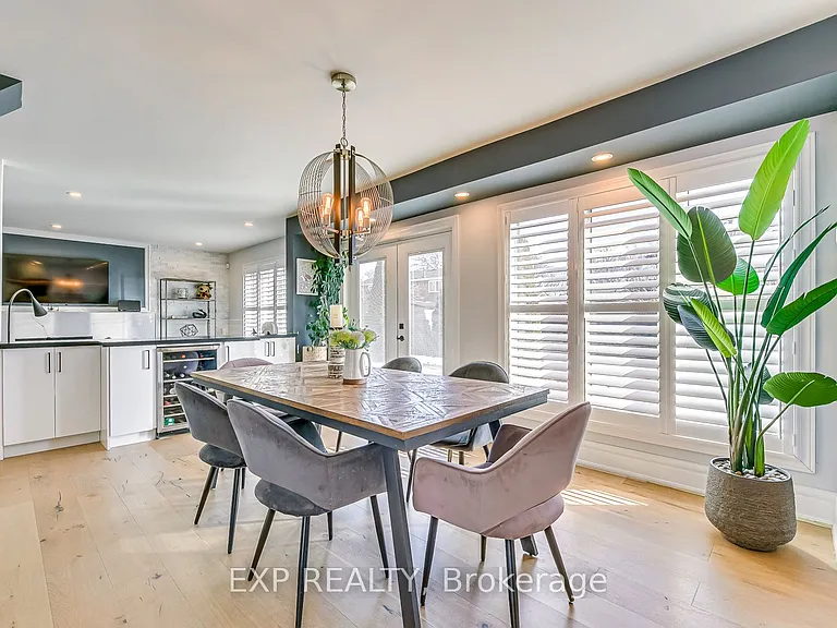 322 Mary St — Photo 15