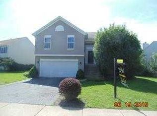 537 W Weeping Willow Rd, Round Lake, IL 60073