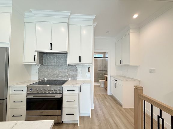4th image of 8620 Railway Ave #15