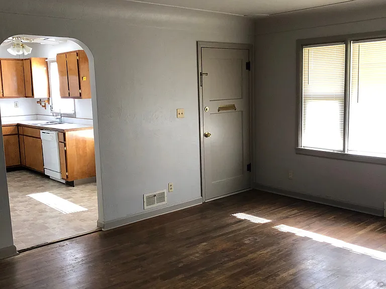 175 N Stinson St — Photo 6