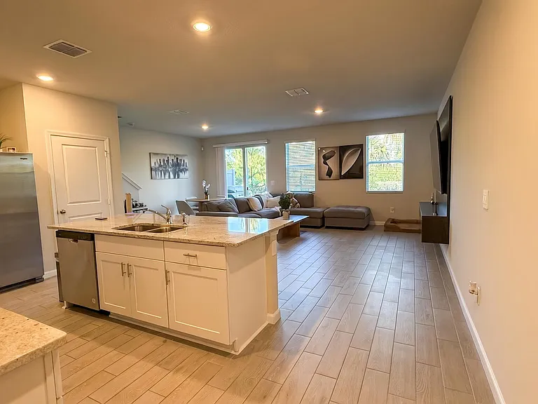 5784 SE Edgewater Cir — Photo 2