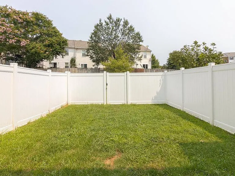 45292 Rumsford Ln — Photo 17