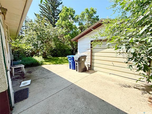 2nd image of 1117 Hartney AVENUE
