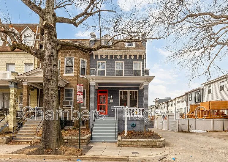 2124 N Capitol St NW — Photo 2