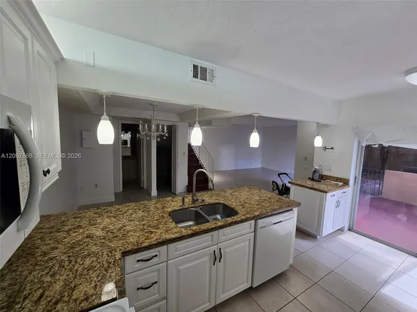 1990 SW 121st Ct APT 238, Miami, FL 33175