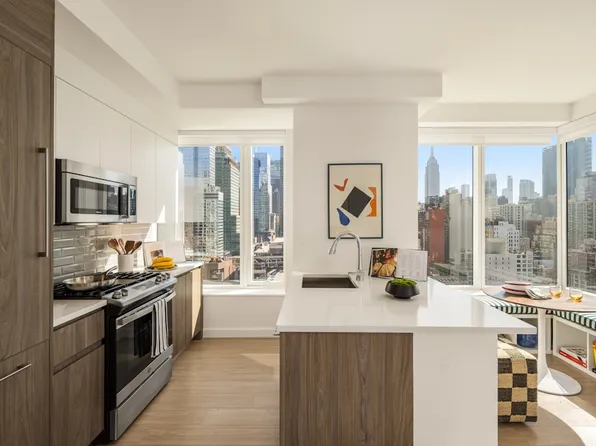 550 10th Avenue image 4 of 14