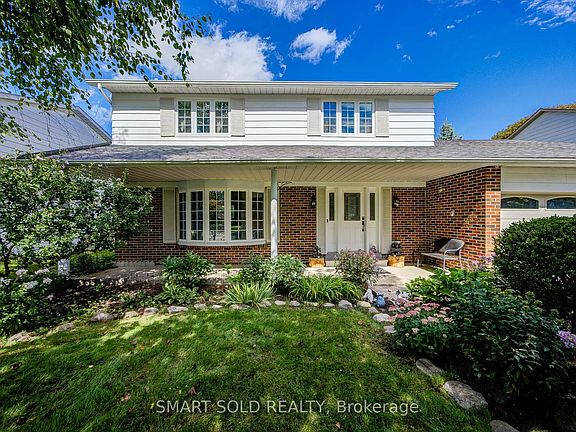 3rd image of 24 Hamilton Hall Dr