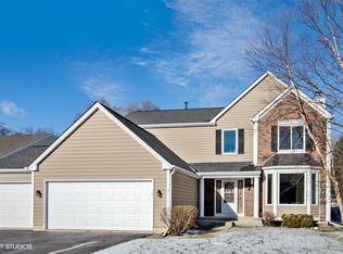 1 Lake Drive Ct, Algonquin, IL 60102
