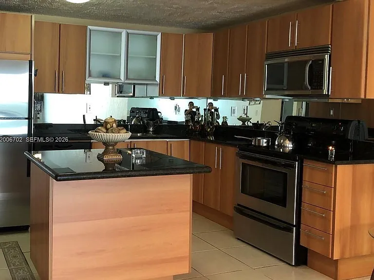 19390 Collins Ave #1124 — Photo 4