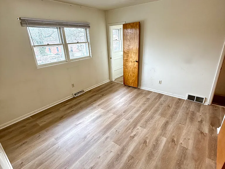 435 W 10th St #8 — Photo 4