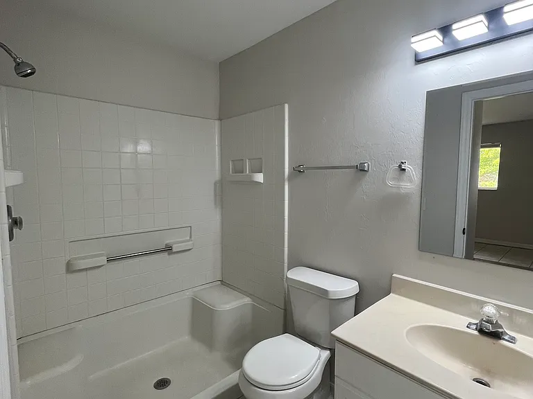 1025 SE 12th St #201 — Photo 9