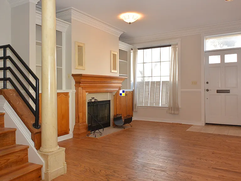 319 E Cross St — Photo 7