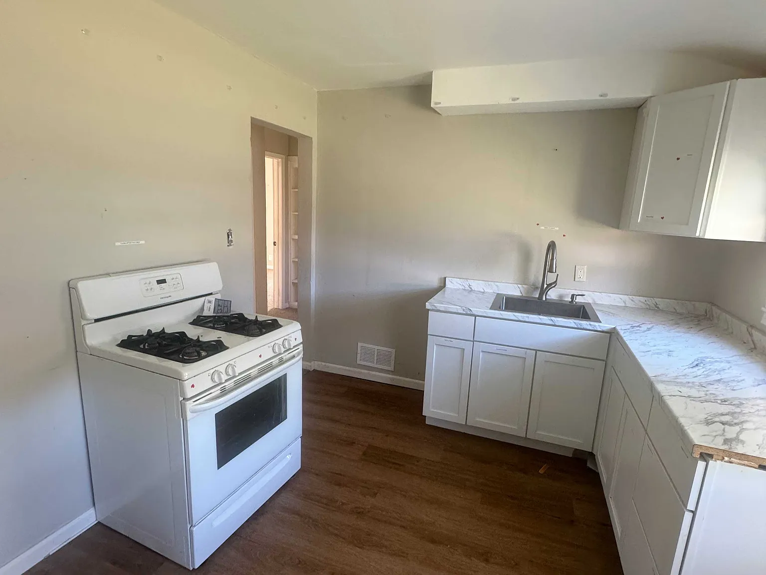 2 bed, 707 sqft, $890 — Photo 2