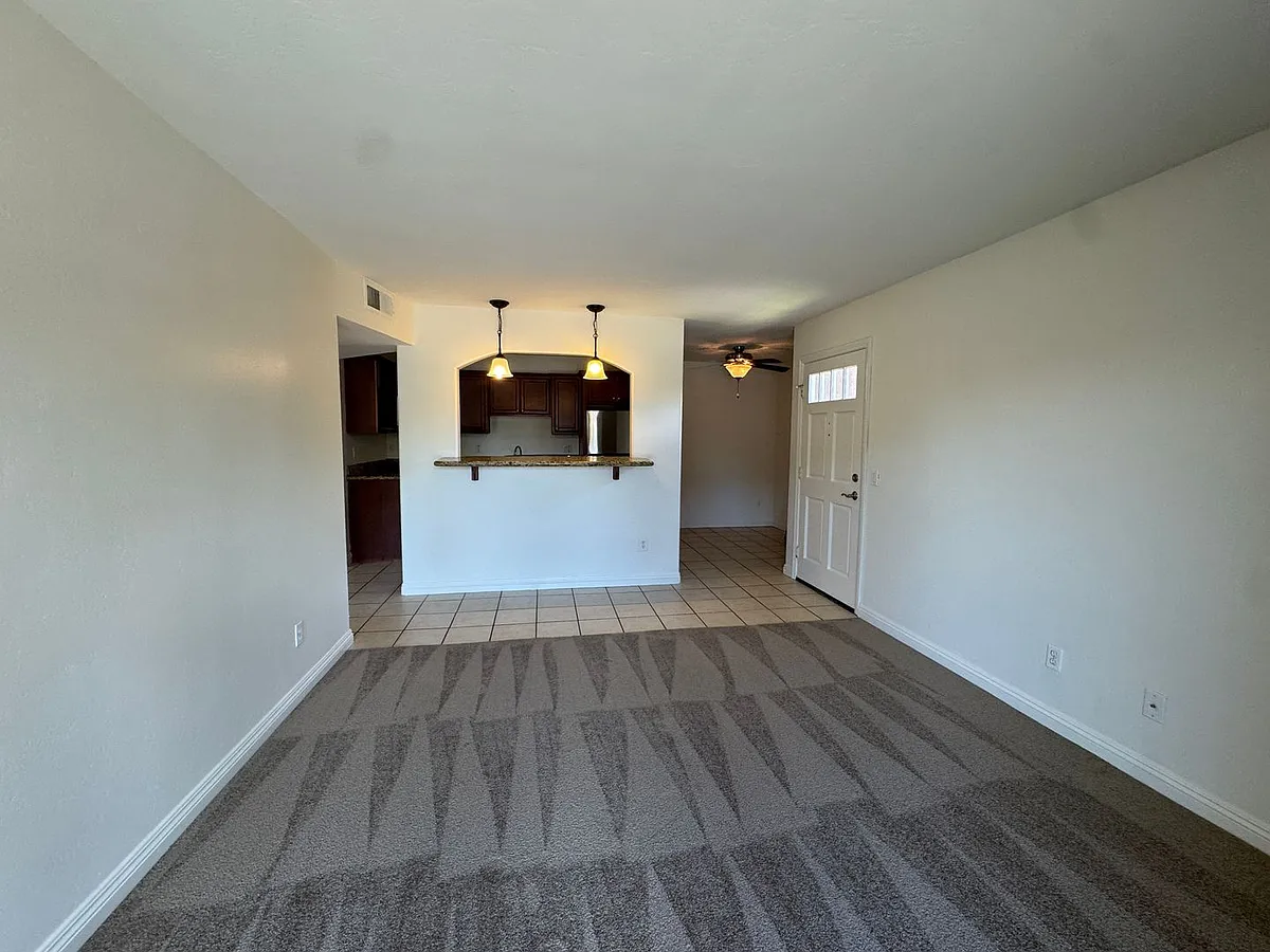 Building Photo - 550 Graves Ave #2