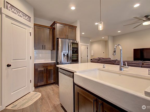 2nd image of 1008 NE 11th Way