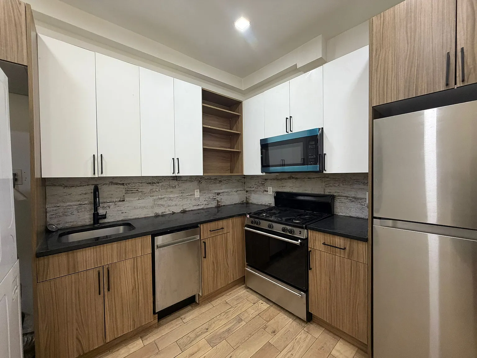 3 bed, 1200 sqft, $2,800 — Photo 4