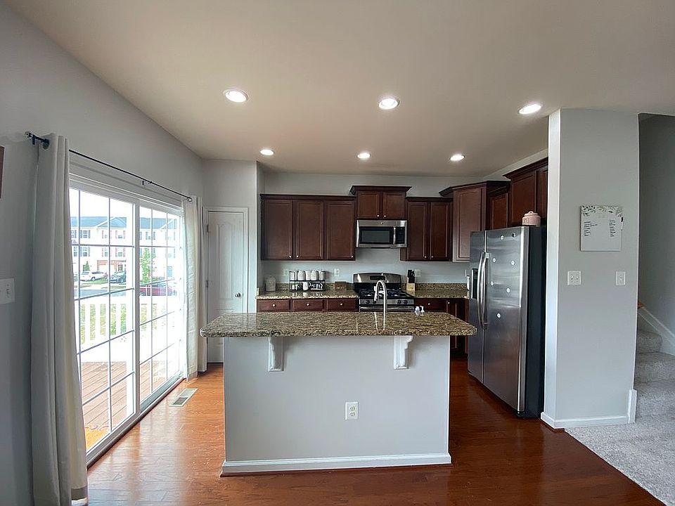 1st image of 20586 Charlotte Blvd S