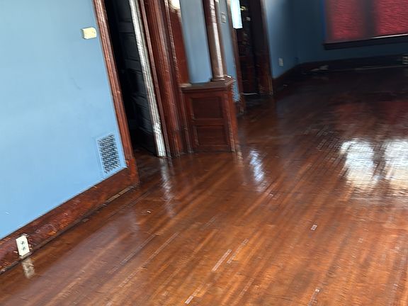 3rd image of 560 Fargo Ave Unit 1