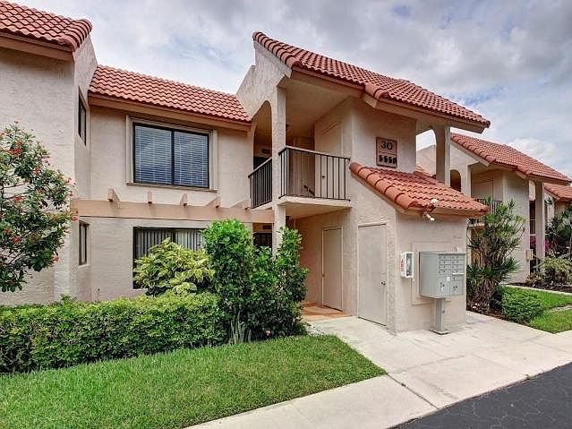 1st image of 5550 Fairway Park Dr APT 202
